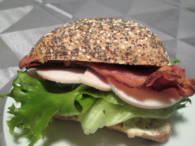 Sandwich med Kylling, Bacon og Mangochutney