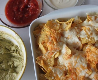 Nachos med hjemmelavede guacamole og salsa