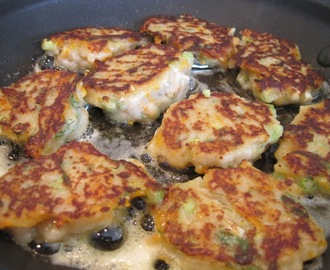 Fiskefrikadeller med rørt remoulade