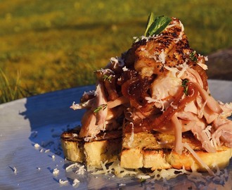 Sandwich med confiteret kylling ala fransk løgsuppe