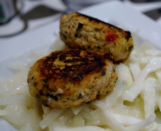 Frikadeller med Tangpesto og Stuvet hvidkål