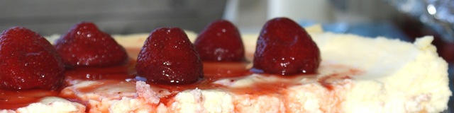 Cheesecake med jordbær og sirup