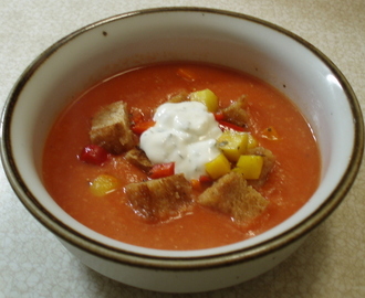 Tomatsuppe med toppings