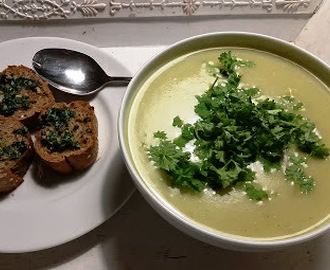 Kartoffelsuppe med Hvidløgsbrød