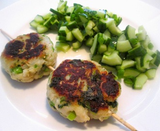 Thai Fiskefrikadeller med Agurkesalat