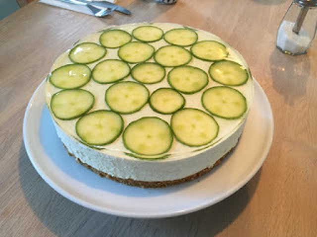 Lime cheesecake med agurk gele