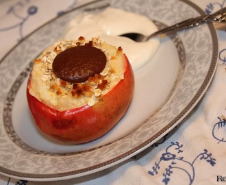Bagt æble med marcipan og havregryn