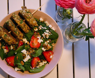 QUINOA-DELLER MED SALAT