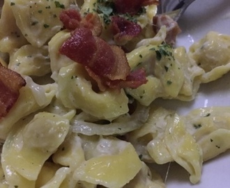 Tortellini med bacon.