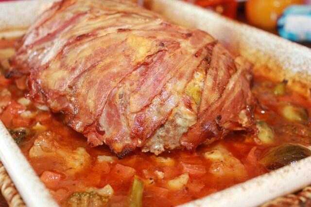 Nydelig, saftig meatloaf surret i bacon