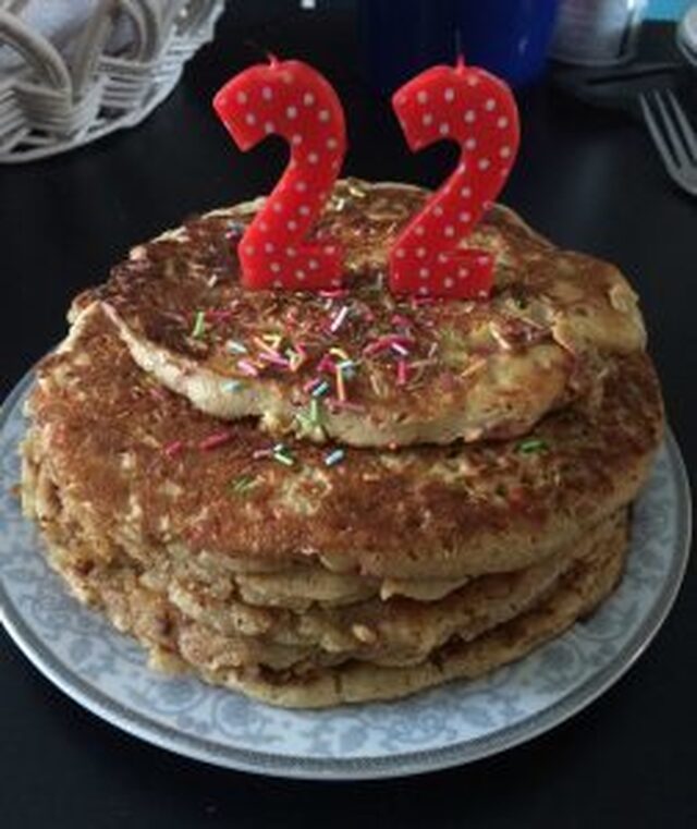 Festlige fødselsdags morgenmads pandekager