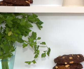 Chokoladecookies med karamel og peanuts