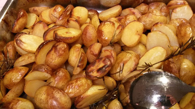 Kartofler bagt i æblejuice og rosmarin