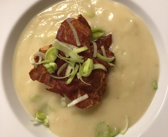 Blomkålssuppe med porrer og bagt torsk med serano