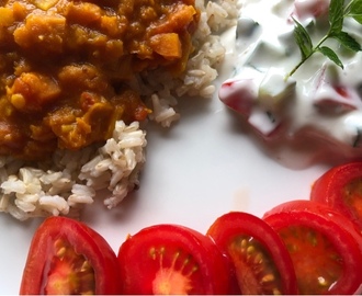 Dahl med brune ris og raita