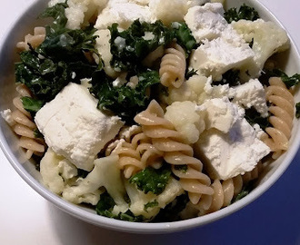 Pasta med Blomkål, Grønkål og Feta