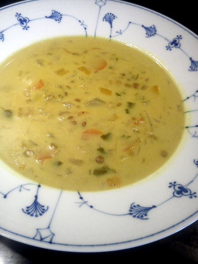 Grøn linsesuppe med kokosmælk og  krydderier