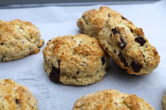 Scones med chokolade