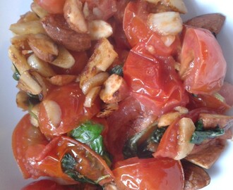 Tomat med sprøde mandler og hvidløg