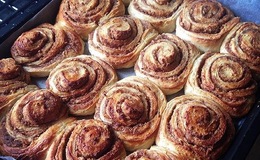 Kanelsnegle med æble og marcipan