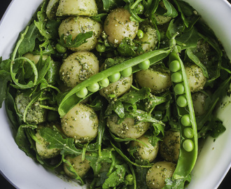 kartoffelsalat med pesto og bælg ærter