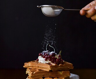 Vafler med marcipan, mascarpone og bær