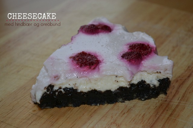 Cheesecake med oreobund og hindbær