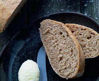 Koldhævet speltbrød