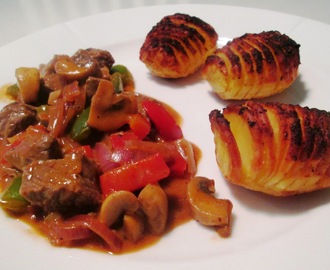 Bøf Stroganoff med Hasselbackkartofler