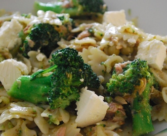 Pasta med pesto & broccoli