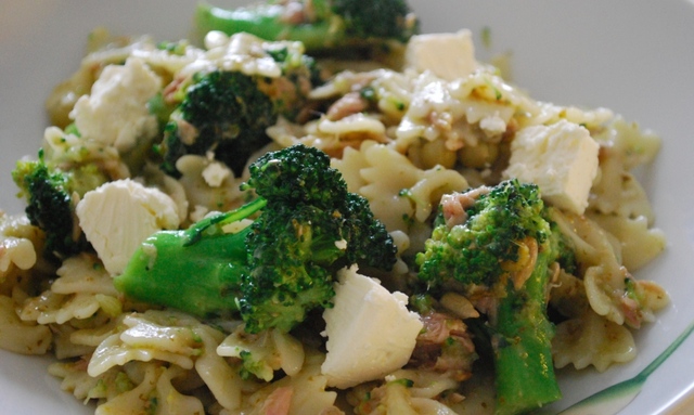 Pasta med pesto & broccoli