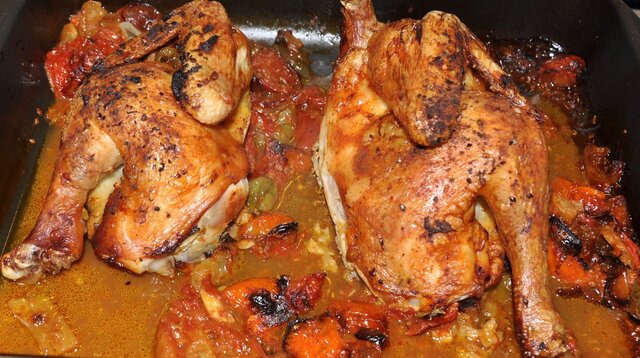 Ovnstegt kylling med ris/bulgur, bønnespirer og tomatsovs