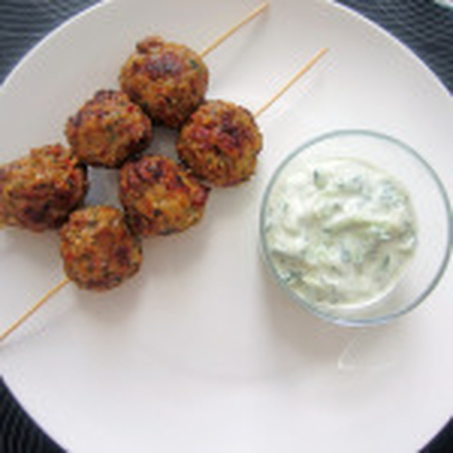 Tzatziki med spicy kyllingeboller