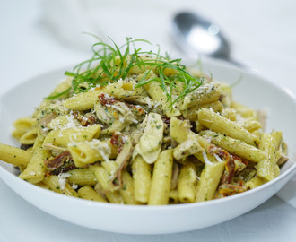 Pasta med grøn pesto og creme fraiche