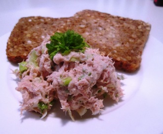 Cremet Tunsalat med Forårsløg