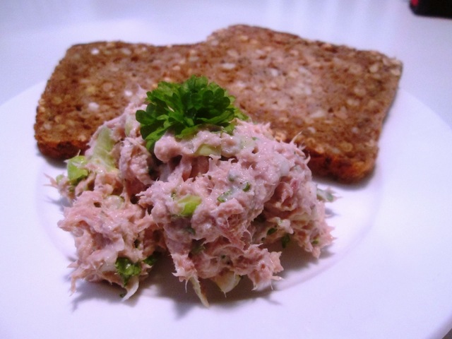 Cremet Tunsalat med Forårsløg