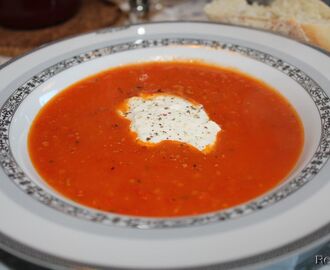 Suppe af bagte tomater med hvidløg og rosmarin