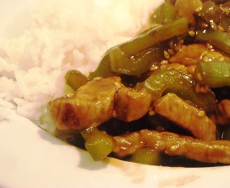 Hot & Sour Wok med Svinekød og Peberfrugt