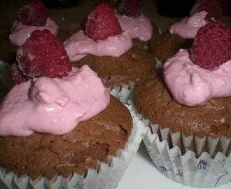 Teaparty chokolade cupcakes m. hindbærfrosting