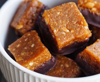 Abrikos og peanutbutter cubes | Snack uden raffineret sukker