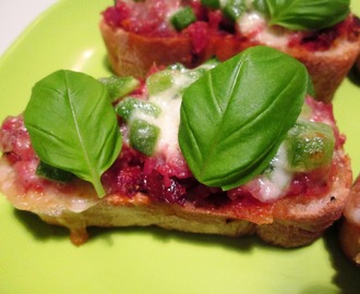 Minipizza med Mozzarella, Italiensk Pølse og Grøn Peber