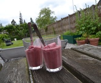 Jordbærsmoothie med frisk mynte