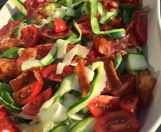 Squashpasta salat, en ren vinder til sommerens grillmad!