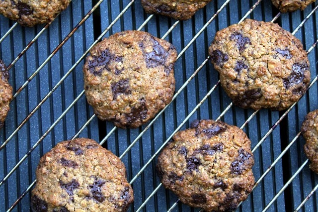 Jule cookies med appelsin, mørk chokolade og ristede mandler