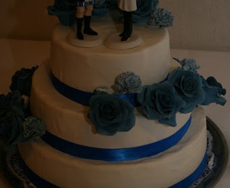 Bryllupskage i blå og hvid