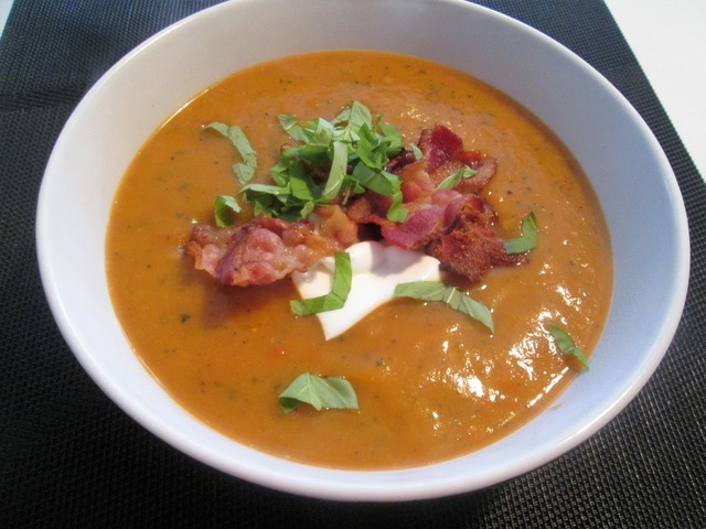 Grillet Grøntsagssuppe med Bacon og Creme Fraiche