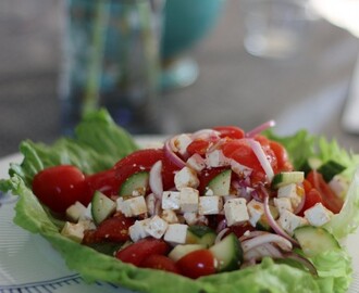 Tomatsalat med feta og ingefærdressing