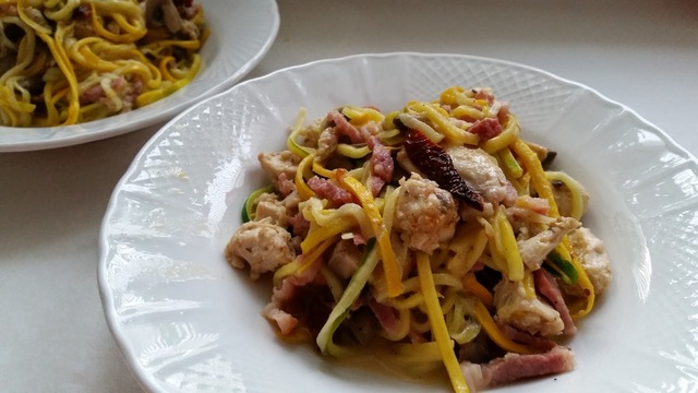 Squashghetti med kylling og champignon