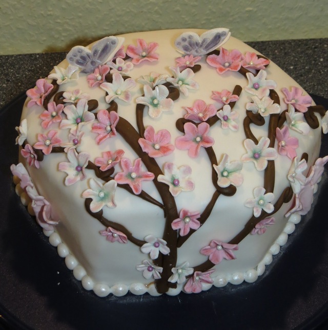 Fondant kage med kirsebær blomster