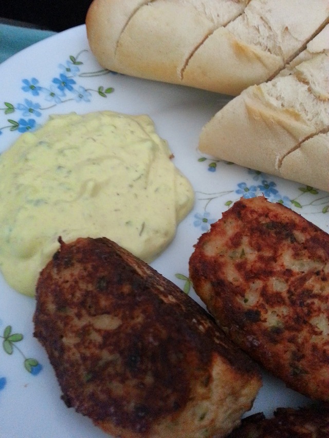 Tunfrikadeller med hjemmelavet remoulade